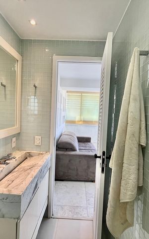 Apartamento à venda com 170m², 2 quartos e 2 vagas Apartamento à venda com 170m², 2 quartos e 2 vagasBanheiro social 2
