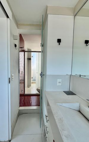 Apartamento à venda com 170m², 2 quartos e 2 vagas Apartamento à venda com 170m², 2 quartos e 2 vagasBanheiro da Suíte 2