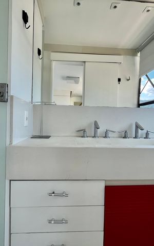 Apartamento à venda com 170m², 2 quartos e 2 vagas Apartamento à venda com 170m², 2 quartos e 2 vagasBanheiro da Suíte 2