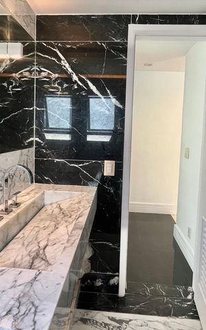 Apartamento à venda com 170m², 2 quartos e 2 vagas Apartamento à venda com 170m², 2 quartos e 2 vagasBanheiro social