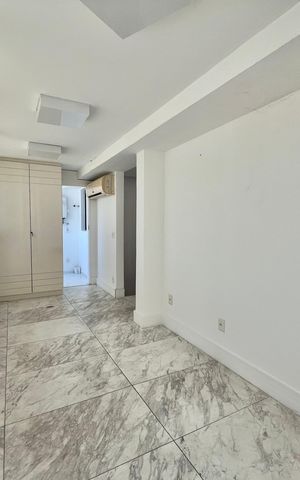 Apartamento à venda com 170m², 2 quartos e 2 vagas Apartamento à venda com 170m², 2 quartos e 2 vagasCobertura