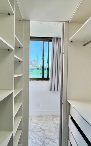 Apartamento à venda com 170m², 2 quartos e 2 vagas Apartamento à venda com 170m², 2 quartos e 2 vagasCloset da Suíte 2