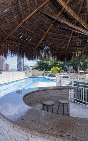 Apartamento para alugar com 130m², 2 quartos e 2 vagas Apartamento para alugar com 130m², 2 quartos e 2 vagasÁrea comum - Piscina