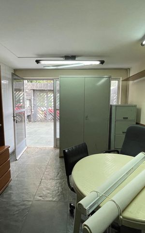 Casa à venda com 135m², 3 quartos e 3 vagas Casa à venda com 135m², 3 quartos e 3 vagasEscritório