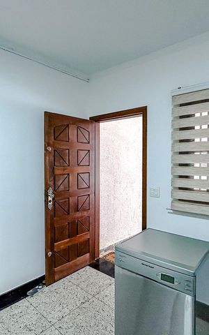 Casa à venda com 230m², 3 quartos e 2 vagasSala