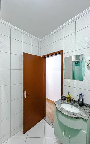 Casa à venda com 230m², 3 quartos e 2 vagasBanheiro