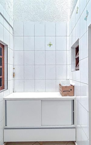 Casa à venda com 230m², 3 quartos e 2 vagasSala de TV