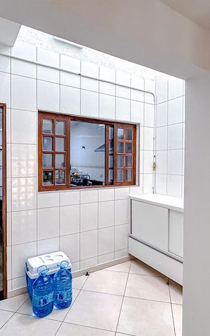 Casa à venda com 230m², 3 quartos e 2 vagasSala de TV