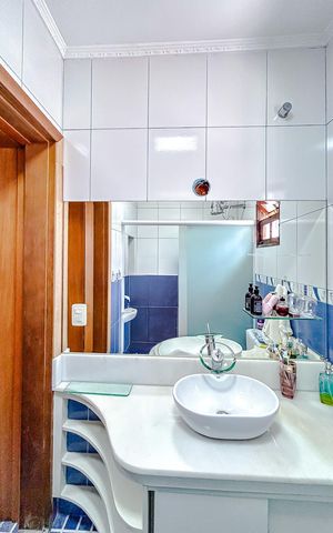Casa à venda com 230m², 3 quartos e 2 vagasBanheiro da Suíte 1