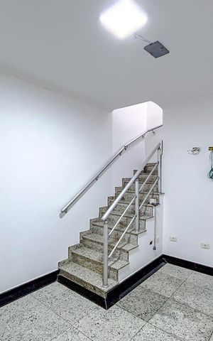 Casa à venda com 230m², 3 quartos e 2 vagasSala