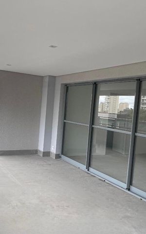 Apartamento à venda com 123m², 3 quartos e 2 vagas Apartamento à venda com 123m², 3 quartos e 2 vagasVaranda