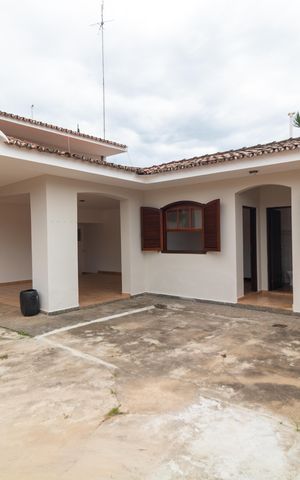 Casa para alugar com 350m², 3 quartos e 6 vagas Casa para alugar com 350m², 3 quartos e 6 vagasQuintal