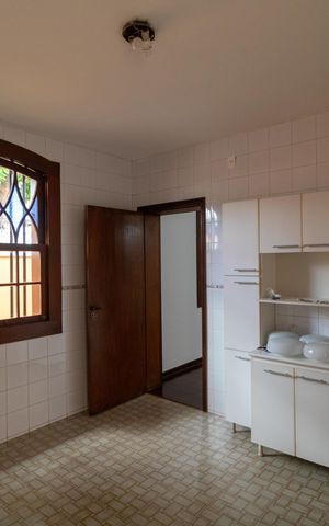 Casa para alugar com 350m², 3 quartos e 6 vagas Casa para alugar com 350m², 3 quartos e 6 vagasCozinha