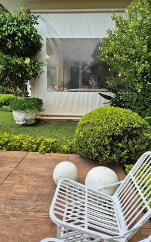 Casa de condomínio à venda com 870m², 5 quartos e 8 vagas Casa de condomínio à venda com 870m², 5 quartos e 8 vagasÁrea externa