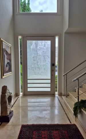 Casa de condomínio à venda com 870m², 5 quartos e 8 vagas Casa de condomínio à venda com 870m², 5 quartos e 8 vagasSala