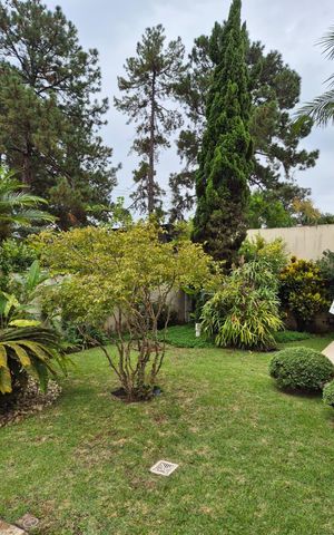 Casa de condomínio à venda com 870m², 5 quartos e 8 vagas Casa de condomínio à venda com 870m², 5 quartos e 8 vagasÁrea externa