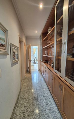 Casa de condomínio à venda com 870m², 5 quartos e 8 vagas Casa de condomínio à venda com 870m², 5 quartos e 8 vagasCorredor