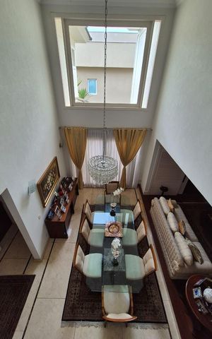 Casa de condomínio à venda com 870m², 5 quartos e 8 vagas Casa de condomínio à venda com 870m², 5 quartos e 8 vagasSala