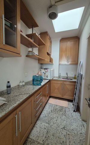 Casa de condomínio à venda com 870m², 5 quartos e 8 vagas Casa de condomínio à venda com 870m², 5 quartos e 8 vagasCozinha