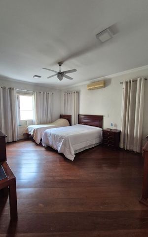 Casa de condomínio à venda com 870m², 5 quartos e 8 vagas Casa de condomínio à venda com 870m², 5 quartos e 8 vagasQuarto