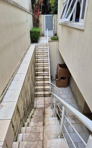 Casa de condomínio à venda com 870m², 5 quartos e 8 vagas Casa de condomínio à venda com 870m², 5 quartos e 8 vagasÁrea externa