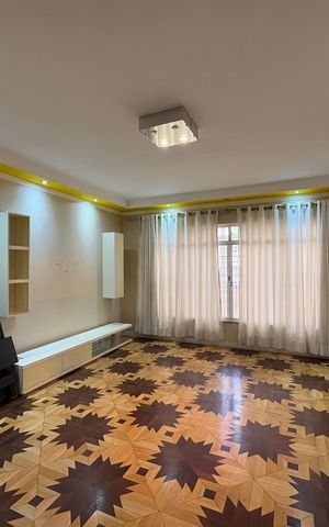 Casa à venda com 250m², 4 quartos e 4 vagas Casa à venda com 250m², 4 quartos e 4 vagasSala