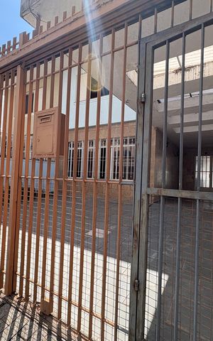 Casa à venda com 250m², 4 quartos e 4 vagas Casa à venda com 250m², 4 quartos e 4 vagasFachada