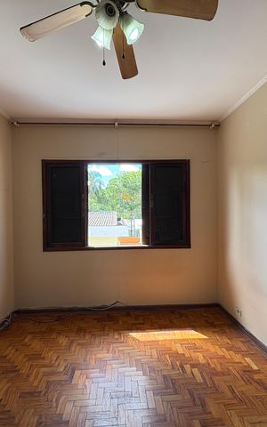 Casa à venda com 250m², 4 quartos e 4 vagas Casa à venda com 250m², 4 quartos e 4 vagasQuarto 1