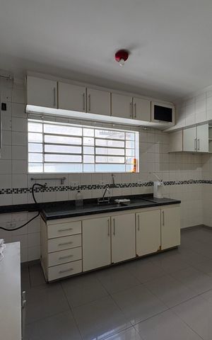 Casa à venda com 250m², 4 quartos e 4 vagas Casa à venda com 250m², 4 quartos e 4 vagasCozinha