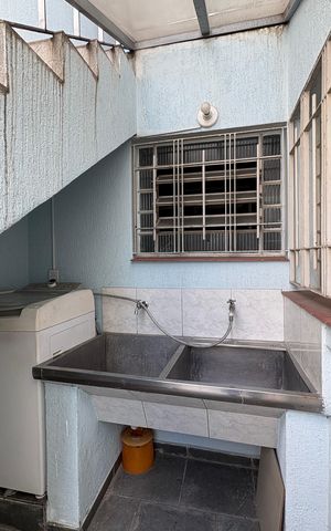 Casa à venda com 250m², 4 quartos e 4 vagas Casa à venda com 250m², 4 quartos e 4 vagasÁrea de Serviço