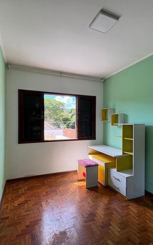 Casa à venda com 250m², 4 quartos e 4 vagas Casa à venda com 250m², 4 quartos e 4 vagasQuarto 2