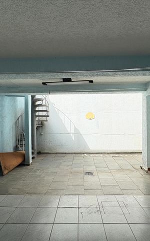 Casa à venda com 250m², 4 quartos e 4 vagas Casa à venda com 250m², 4 quartos e 4 vagasÁrea de Serviço
