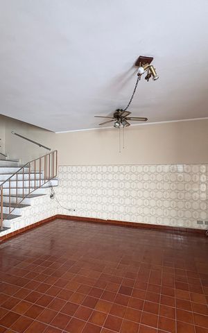Casa à venda com 250m², 4 quartos e 4 vagas Casa à venda com 250m², 4 quartos e 4 vagasEspaço de Jogos