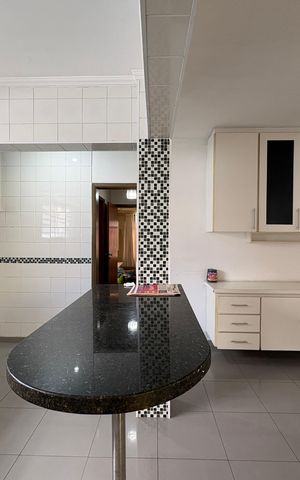 Casa à venda com 250m², 4 quartos e 4 vagas Casa à venda com 250m², 4 quartos e 4 vagasCozinha