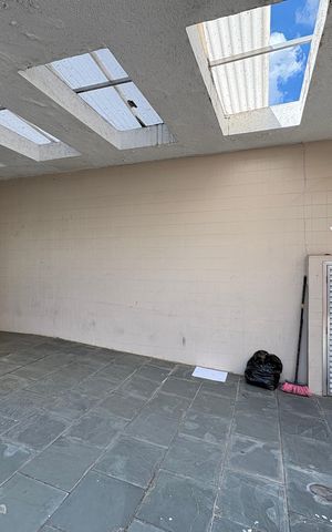 Casa à venda com 250m², 4 quartos e 4 vagas Casa à venda com 250m², 4 quartos e 4 vagasGaragem