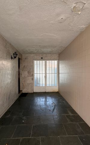 Casa à venda com 250m², 4 quartos e 4 vagas Casa à venda com 250m², 4 quartos e 4 vagasEntrada