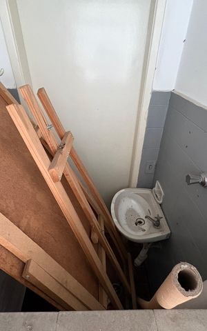 Casa à venda com 250m², 4 quartos e 4 vagas Casa à venda com 250m², 4 quartos e 4 vagasLavabo de serviço