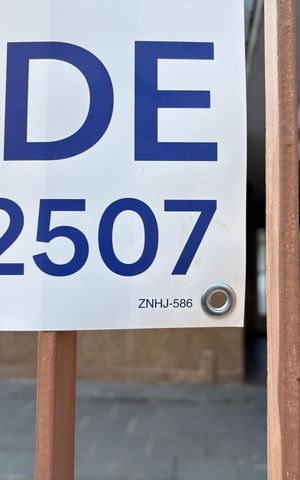 Casa à venda com 250m², 4 quartos e 4 vagas Casa à venda com 250m², 4 quartos e 4 vagasPlaca ZNHJ-586