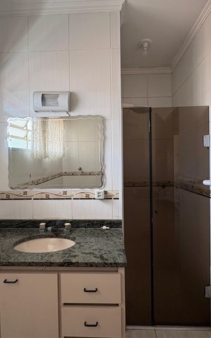 Casa à venda com 250m², 4 quartos e 4 vagas Casa à venda com 250m², 4 quartos e 4 vagasBanheiro