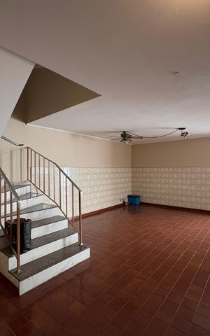 Casa à venda com 250m², 4 quartos e 4 vagas Casa à venda com 250m², 4 quartos e 4 vagasEspaço de Jogos