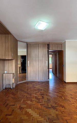 Casa à venda com 250m², 4 quartos e 4 vagas Casa à venda com 250m², 4 quartos e 4 vagasSuíte