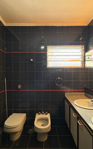 Casa à venda com 250m², 4 quartos e 4 vagas Casa à venda com 250m², 4 quartos e 4 vagasBanheiro da Suíte 1