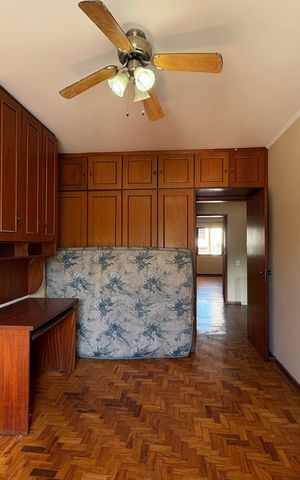 Casa à venda com 250m², 4 quartos e 4 vagas Casa à venda com 250m², 4 quartos e 4 vagasQuarto 1