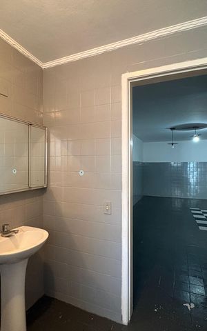 Casa à venda com 250m², 4 quartos e 4 vagas Casa à venda com 250m², 4 quartos e 4 vagasBanheiro do Salão de Festas