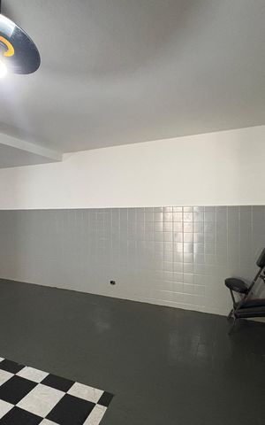 Casa à venda com 250m², 4 quartos e 4 vagas Casa à venda com 250m², 4 quartos e 4 vagasSalão de Festas