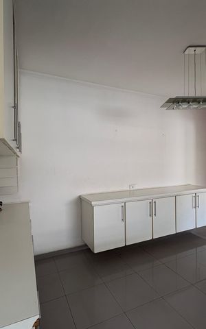 Casa à venda com 250m², 4 quartos e 4 vagas Casa à venda com 250m², 4 quartos e 4 vagasCozinha