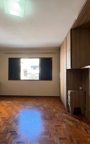 Casa à venda com 250m², 4 quartos e 4 vagas Casa à venda com 250m², 4 quartos e 4 vagasSuíte