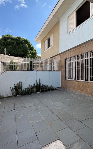 Casa à venda com 250m², 4 quartos e 4 vagas Casa à venda com 250m², 4 quartos e 4 vagasGaragem