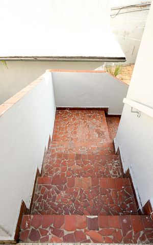 Casa de condomínio para alugar com 95m², 2 quartos e sem vaga Casa de condomínio para alugar com 95m², 2 quartos e sem vagaEscada de entrada
