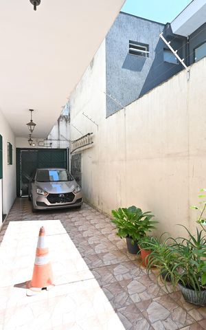 Casa à venda com 200m², 3 quartos e 4 vagasGaragem